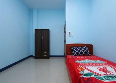 3 bedroom bungalow to rent on Charoen Rajd Road