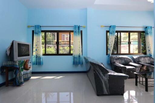 3 bedroom bungalow to rent on Charoen Rajd Road