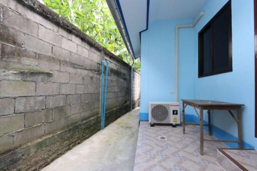 3 bedroom bungalow to rent on Charoen Rajd Road