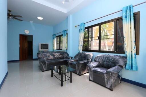 3 bedroom bungalow to rent on Charoen Rajd Road