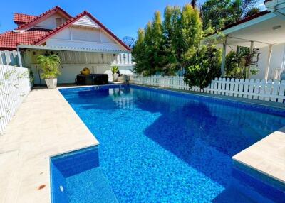 Beautiful house with private pool for sale