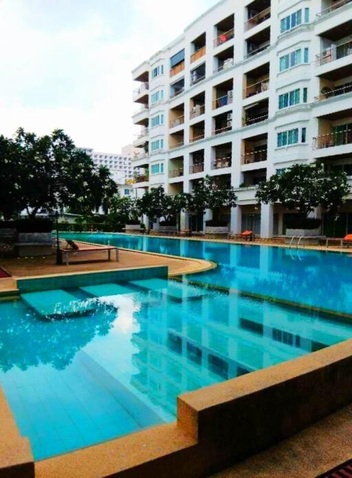 Spacious 2-bedroom condo in Jomtien area