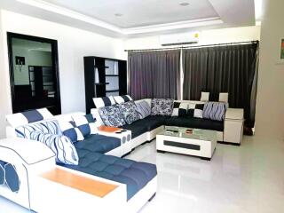 Spacious 2-bedroom condo in Jomtien area