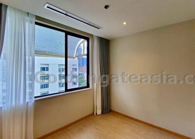 3 Bedrooms Apartment with Big Balcony - Sathorn close to Lumphini Park