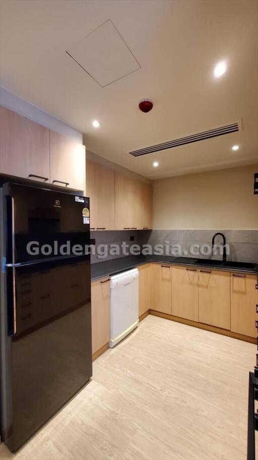 3 Bedrooms Apartment with Big Balcony - Sathorn close to Lumphini Park