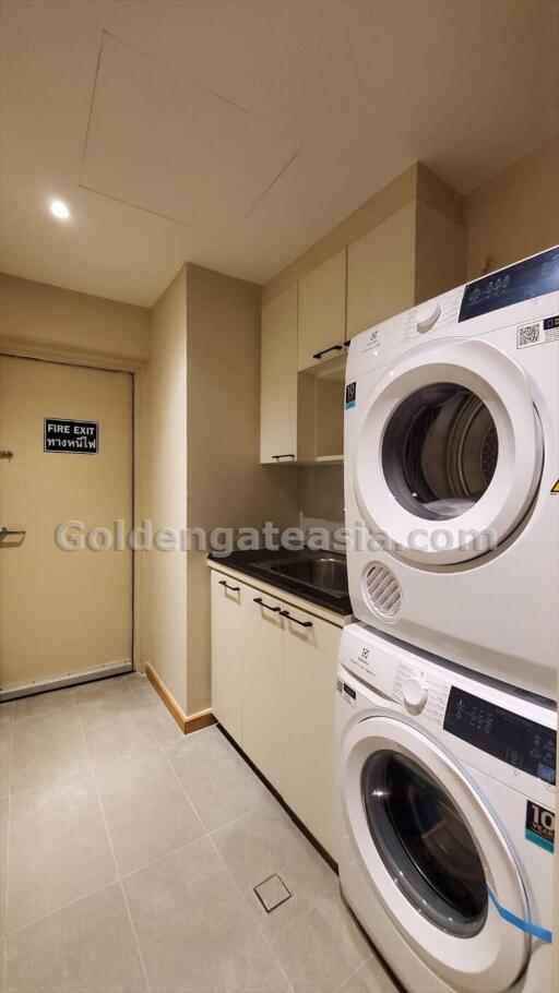 3 Bedrooms Apartment with Big Balcony - Sathorn close to Lumphini Park