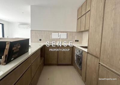 Beautiful 4 bedroom house for rent in Sukhumvit