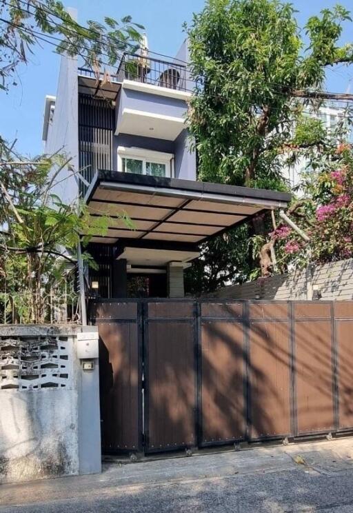 Townhouse for Rent in Thong Lo