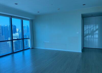 Bright and spacious living room with city view