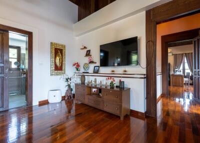 Bali Style Villa on Large Land Plot in Great Location!