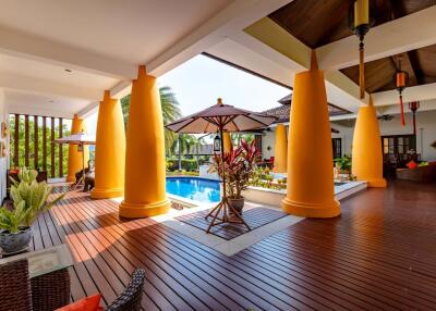 Bali Style Villa on Large Land Plot in Great Location!