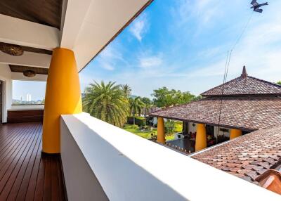 Bali Style Villa on Large Land Plot in Great Location!