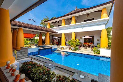 Bali Style Villa on Large Land Plot in Great Location!