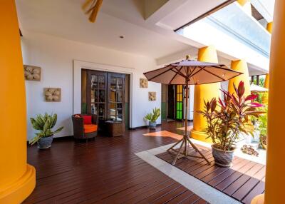 Bali Style Villa on Large Land Plot in Great Location!