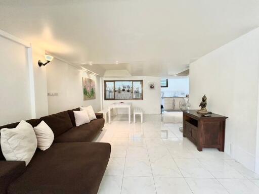 3 Bedroom Townhouse – 50m from the Beach!