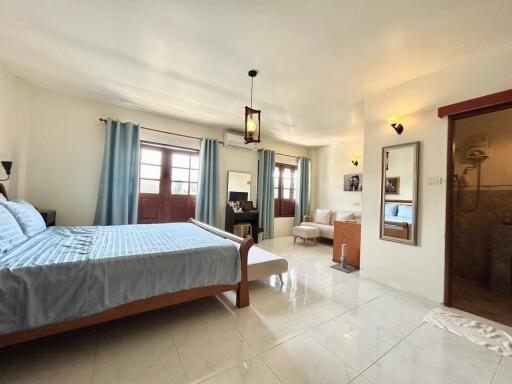 3 Bedroom Townhouse – 50m from the Beach!