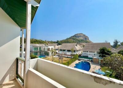 3 Bedroom Townhouse – 50m from the Beach!