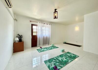 3 Bedroom Townhouse – 50m from the Beach!