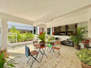 3 Bedroom Townhouse – 50m from the Beach!