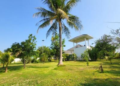 Spacious Modern Pool Villa on Large Land Plot