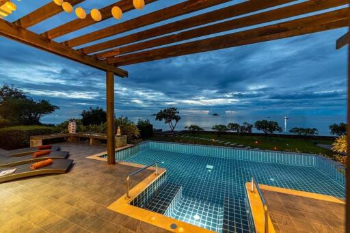 Amazing 4 Bedroom Beachfront Pool Villa