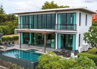 Amazing 4 Bedroom Beachfront Pool Villa