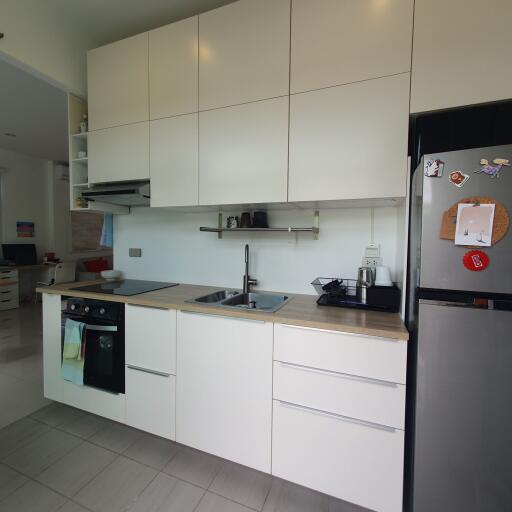 Modern kitchen with integrated appliances and overhead storage