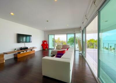 Baan Sandao: 3 Bedroom Penthouse Condo