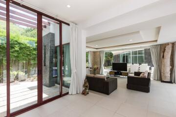 Phu Montra: 5 Bedroom Pool Villa