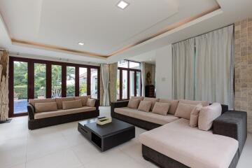 Phu Montra: 5 Bedroom Pool Villa