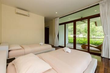 Phu Montra: 5 Bedroom Pool Villa