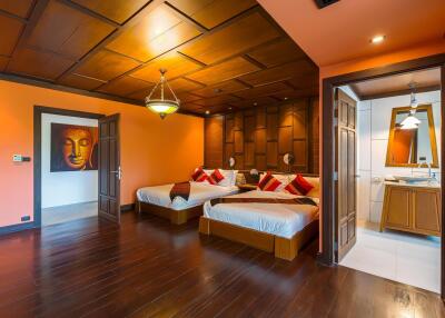 Amazing 9 Bedroom Villa on Palm Hills