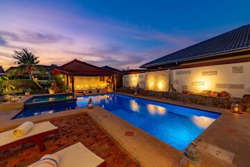 City Centre 6 Bedroom Private Pool Villa