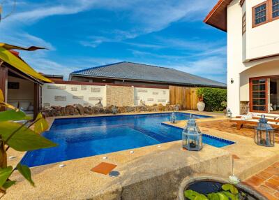 City Centre 6 Bedroom Private Pool Villa