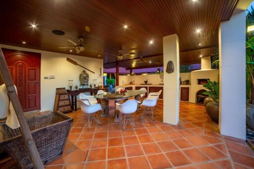 City Centre 6 Bedroom Private Pool Villa