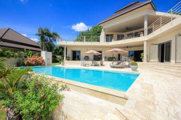 Hua Hin Horizon: 5 Bed Pool Villa