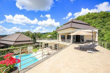 Hua Hin Horizon: 5 Bed Pool Villa