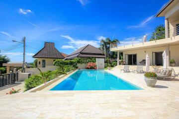 Hua Hin Horizon: 5 Bed Pool Villa