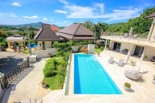 Hua Hin Horizon: 5 Bed Pool Villa