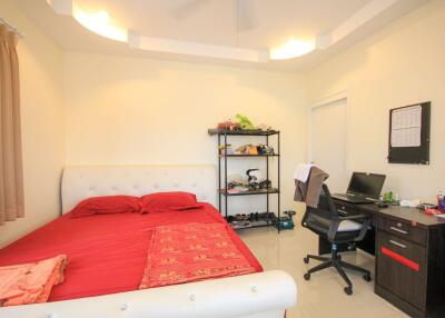 Central Cha Am: 3 Bedroom Pool Villa