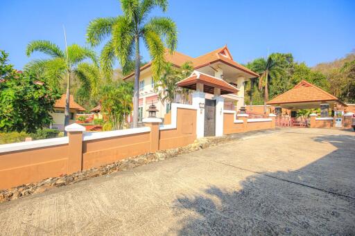 Emerald Heights: 3 Bedroom Pool Villa