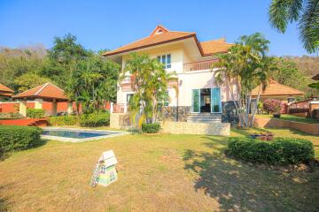 Emerald Heights: 3 Bedroom Pool Villa