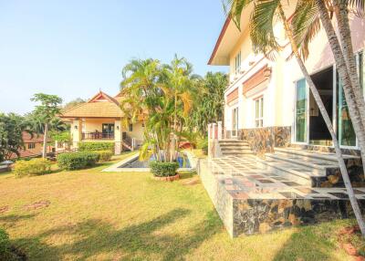 Emerald Heights: 3 Bedroom Pool Villa