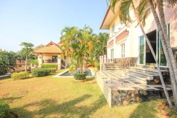 Emerald Heights: 3 Bedroom Pool Villa