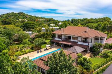 Stunning 9 Bed Villa on Palm Hills