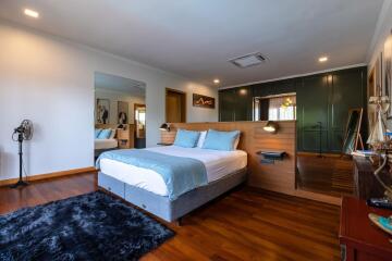 Stunning 9 Bed Villa on Palm Hills