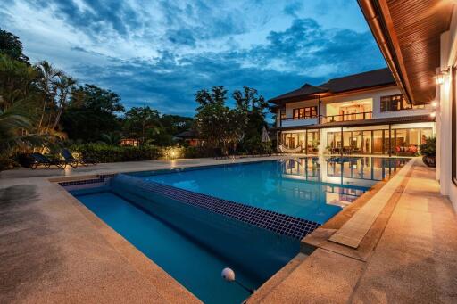 Stunning 9 Bed Villa on Palm Hills