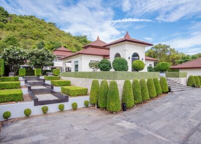 BelVida Estates: Luxury 6 Bedroom Pool Villa