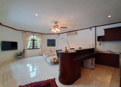 Central Hua Hin 5 Bedroom Pool Villa