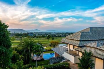 Black Mountain: 5 Bedroom Golf Course Villa